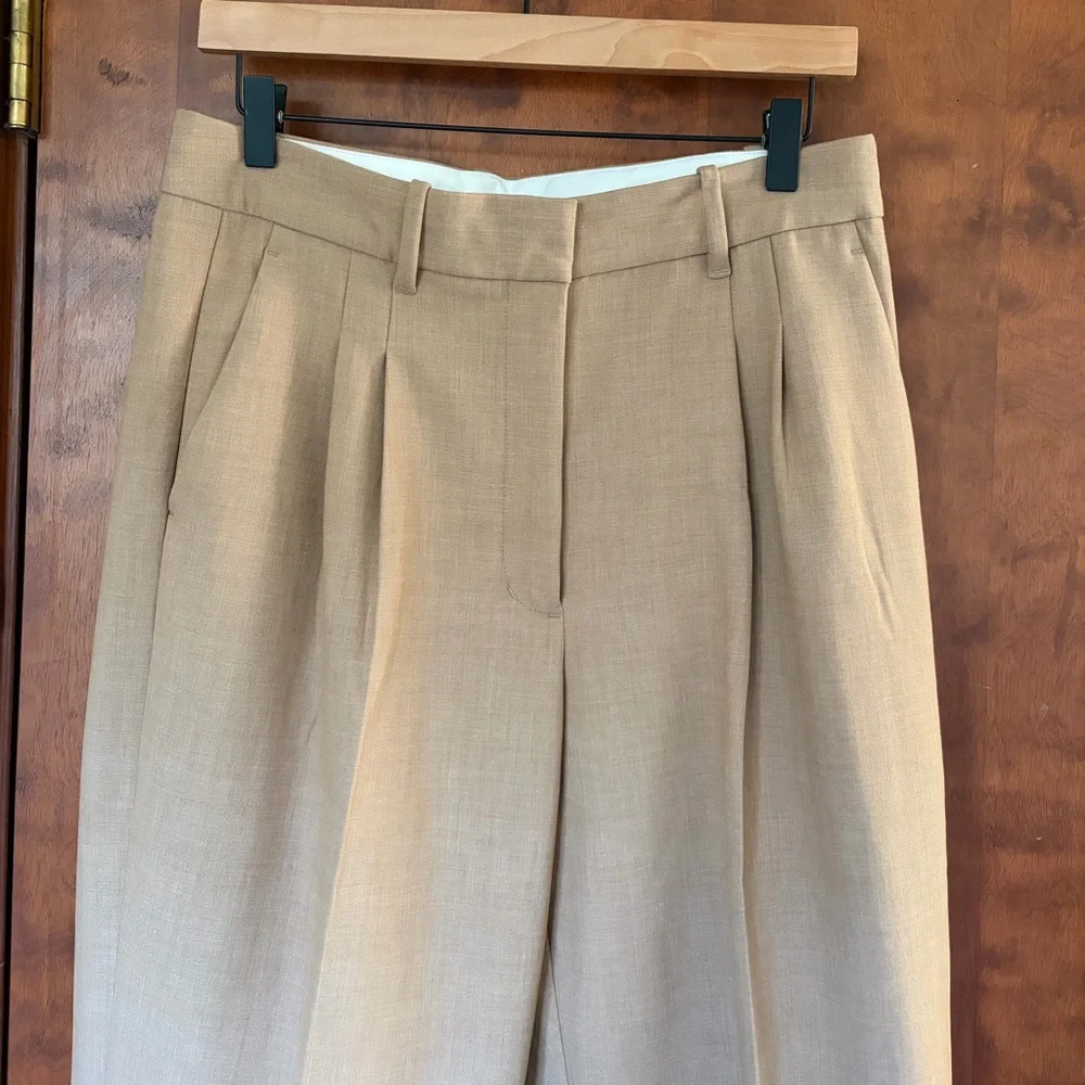 Aritzia The Effortless Pant - Picture 3 of 7